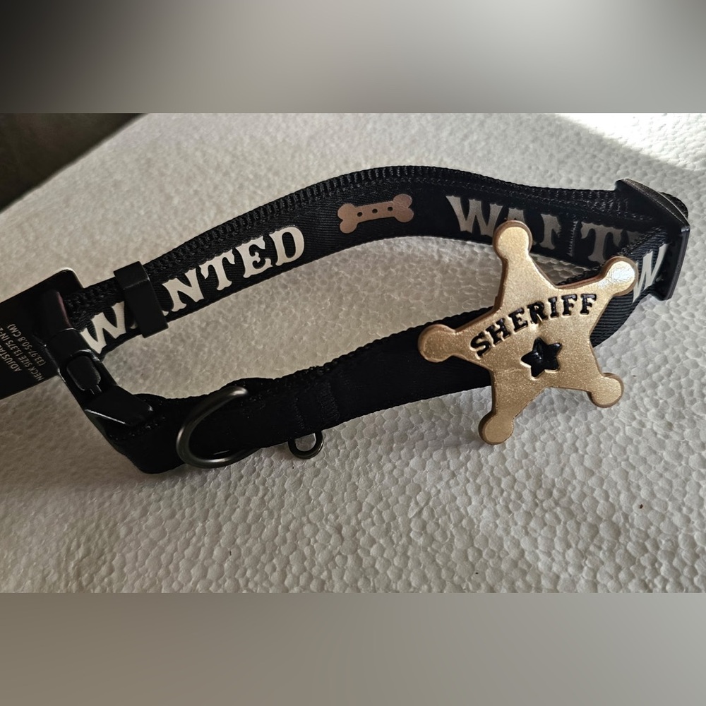 Thrills & Chills Sheriff Glow In The Dark Dog Collar (M)